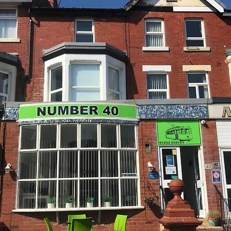 Number 40 - No Multiple Room Bookings 黑潭 外观 照片