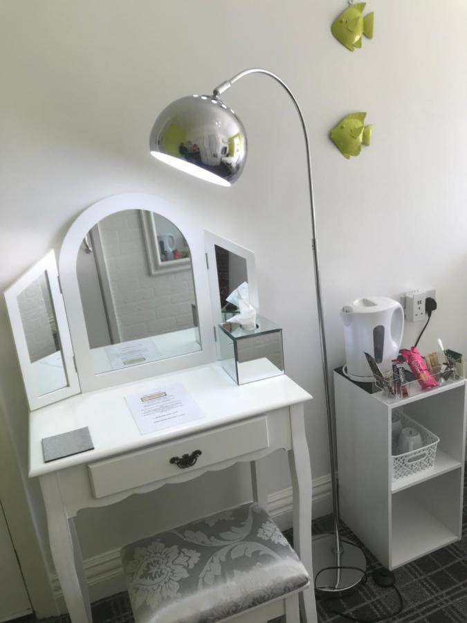 Number 40 - No Multiple Room Bookings 黑潭 外观 照片