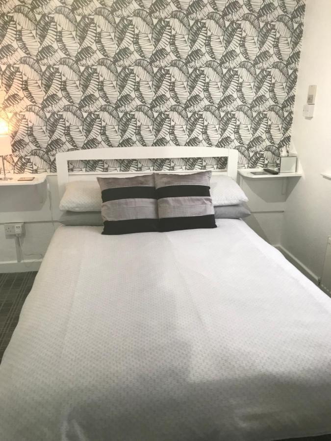 Number 40 - No Multiple Room Bookings 黑潭 外观 照片