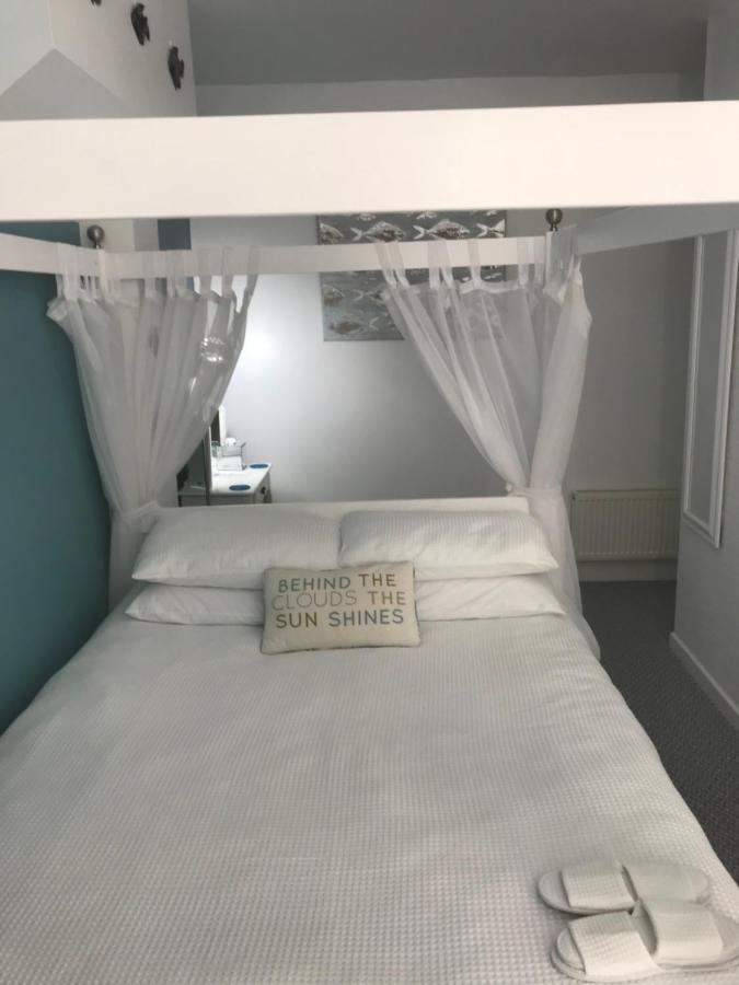 Number 40 - No Multiple Room Bookings 黑潭 外观 照片