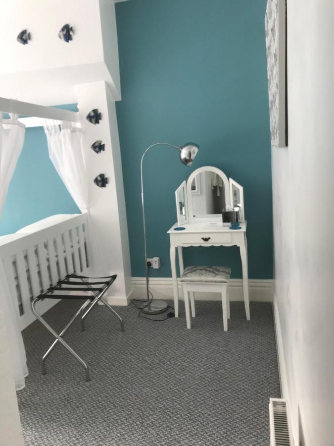 Number 40 - No Multiple Room Bookings 黑潭 外观 照片