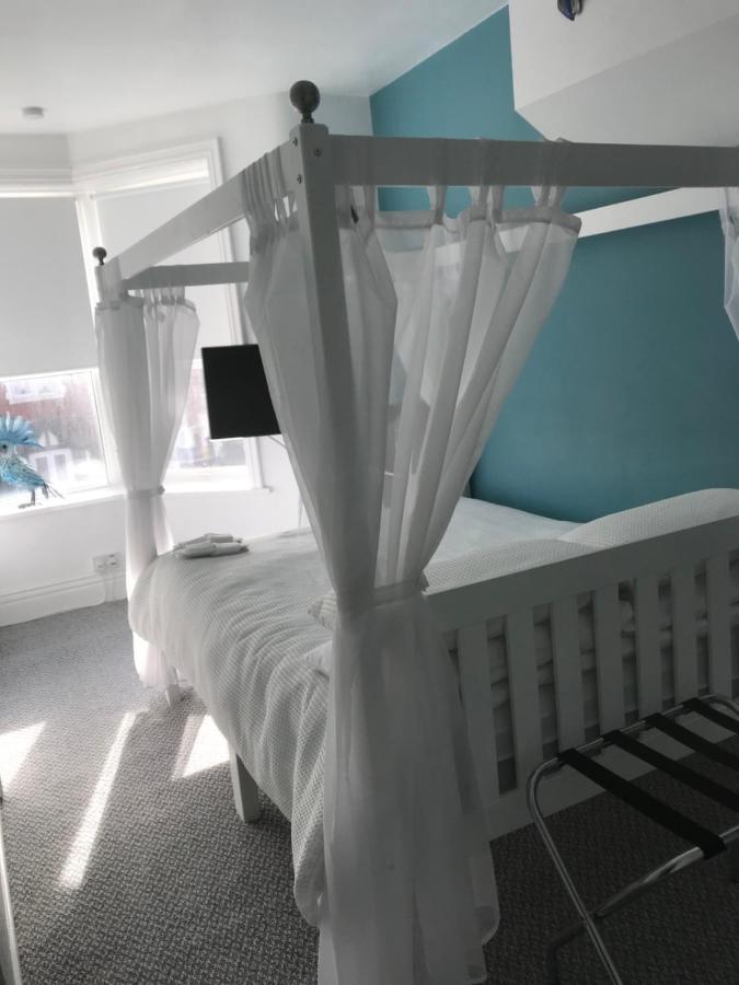 Number 40 - No Multiple Room Bookings 黑潭 外观 照片