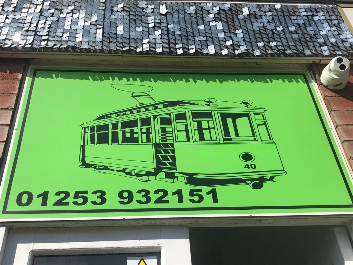 Number 40 - No Multiple Room Bookings 黑潭 外观 照片