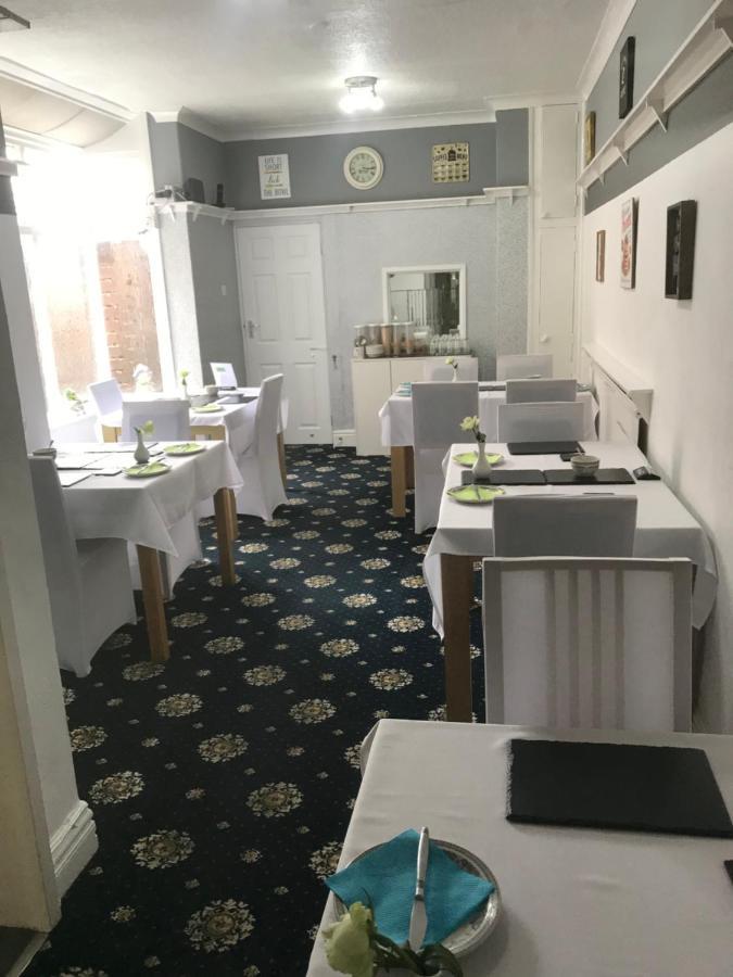 Number 40 - No Multiple Room Bookings 黑潭 外观 照片